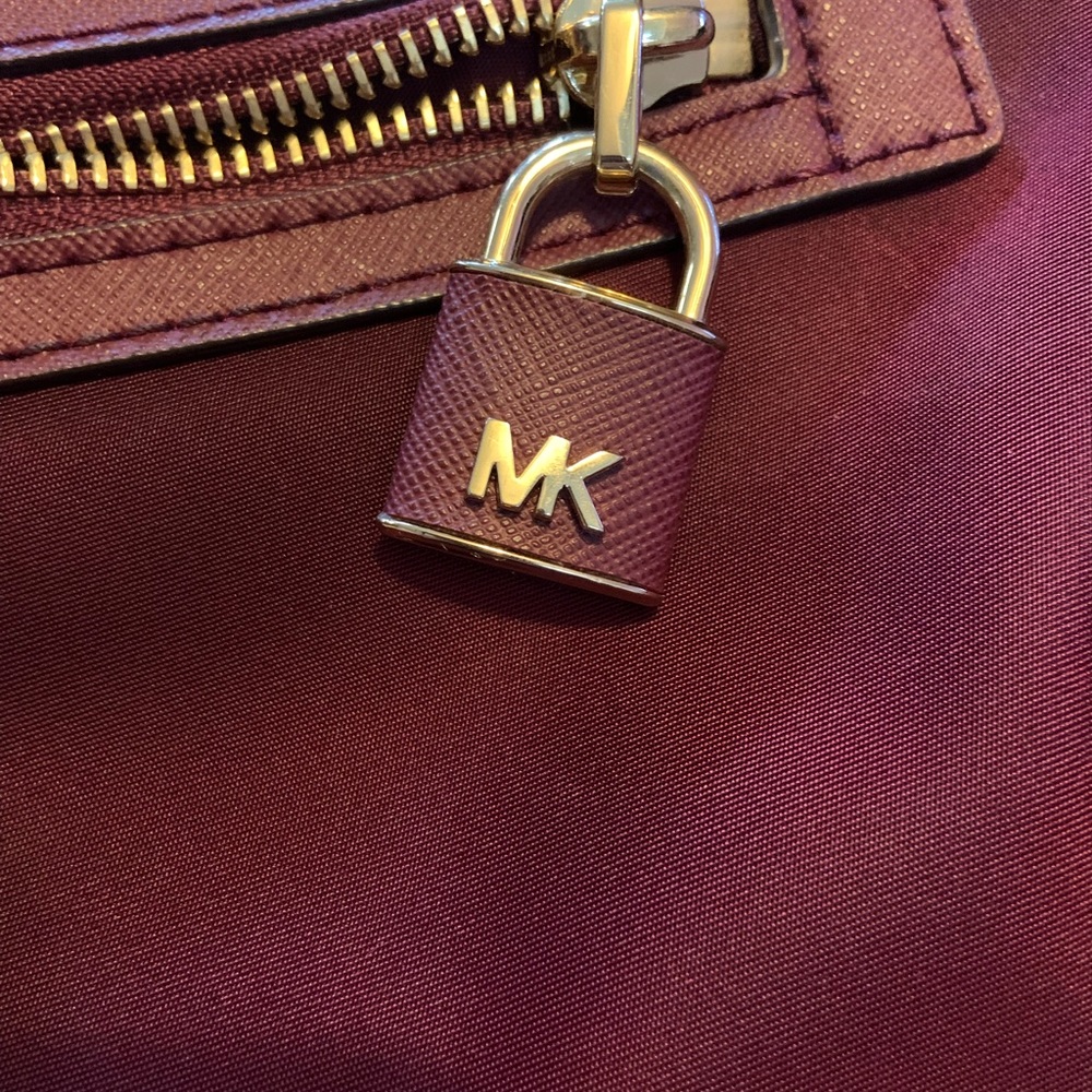 Michael Kors - Picture 2 of 4